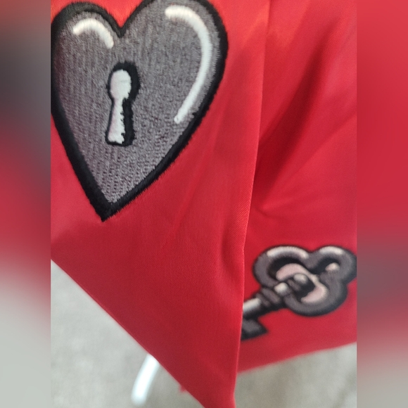 Unique Vintage Black and Red Lock & Key sashed blouse size 1X NWT - Picture 4 of 8